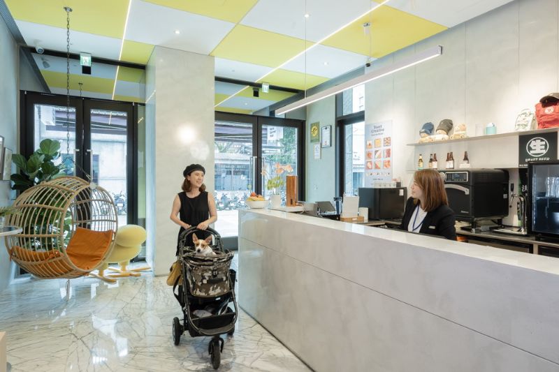 「桃氣」大集合！萌犬出任務，瀚寓夏天「汪汪季」開跑！帶毛孩入住送萌寵禮包 | 桃氣包禮盒、寵物摺疊杯一次入手 連住兩晚加贈出行包 總價值最高逾4,000元！